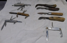Lot de 8 couteaux pliants, canif, multi lames anciens et récents en l'état
