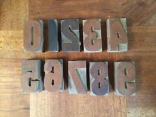 LOT DE DIX ANCIENS CHIFFRES D'IMPRIMERIE EN BOIS    H. 6,7 cm