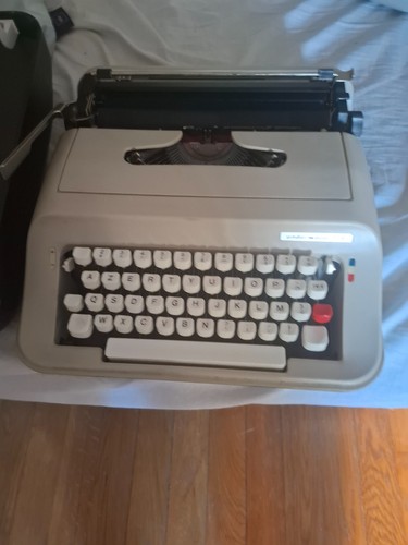 Machine écrire complète - à,