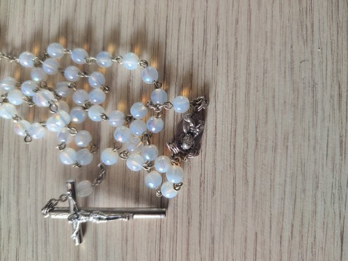 Chapelet perles blanches - , et