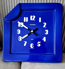 HORLOGE  PENDULE    EN CERAMIQUE BLEUE   MARQUE  JUNGHANS  23.5  X  23.5 CM