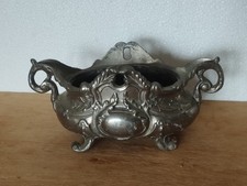 Petite jardinière en régule