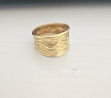 Vintage Bague froissée , vague , or jaune  18 k , T 54 - poincons, bijouterie