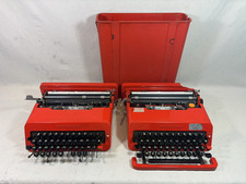 2 Machines à écrire Olivetti