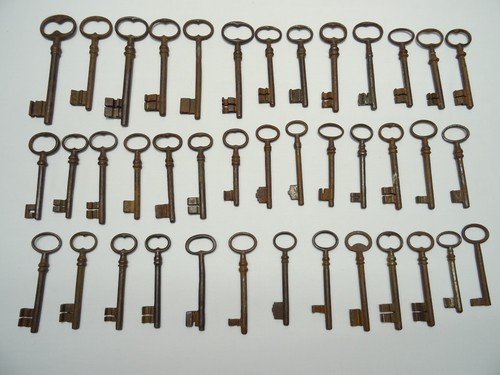 Lot cles anciennes - lot,