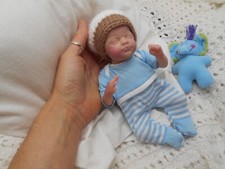 Adorable mini bébé Reborn 
