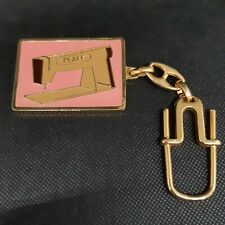 Ancien gros porte clés émaillé en relief PFAFF Machine à coudre couture mode 
