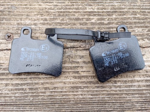 Paire plaquette de - de,