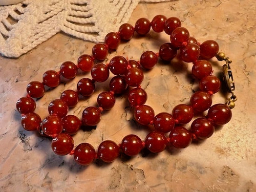 Collier perles pierre