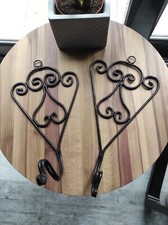 Lot de 2 patères / potences / porte-plantes en fer forgé vintage