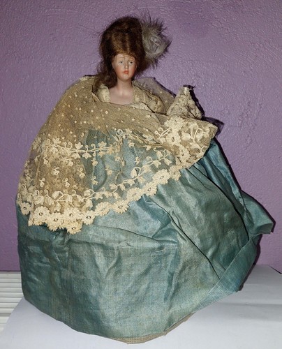 Demi figurine femme poupee - demi,