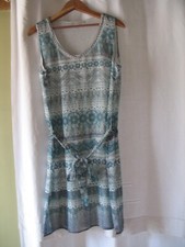 Robe ARMAND THIERY TAILLE 40 NEUVE