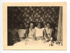 Famille à table salle à manger - photo ancienne amateur an. 1940