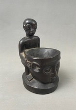 Statuette porteuse de coupe, Afrique? Art premier