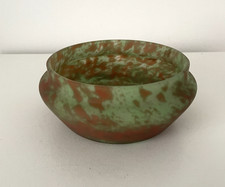 Petite coupe vide poche en pate de verre.