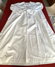Belle chemise de nuit ancienne avec manches, brodée.