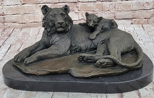 Grand bronze sculpture - bronze, lion