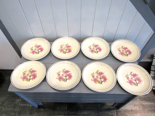 Série assiettes à - de, 8