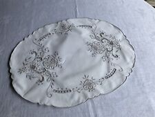 Ancien Centre De Table  Napperon Brodé Et Dentelle Richelieu