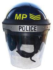 Véritable casque d'intervention et de maintien de l'ordre de la police anglaise