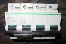 DISJONCTEUR TETRAPOLAIRE 80A