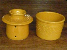 beurrier à eau jaune des années 1996 par Genevieve Lethu motif Grain de Riz