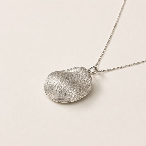 Collier pendentif ovale - , en