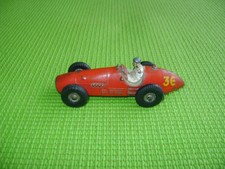 DINKY TOYS 511 FERRARI AUTO DE COURSE JANTES CONCAVES ET NUMERO A 2 CHIFFRES