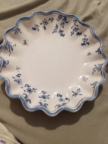 Tres joli petit plat - joli, signé