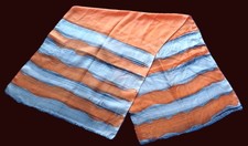 Foulard long Christian Dior en soie doublée