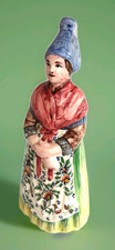 figurine la fermière en porcelaine française bretonne vintage