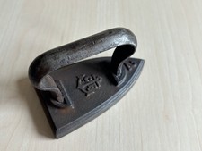 RARE Ancien Petit fer à repasser fonte - CF CAMION FRÈRES - Ancre de marine N° 2