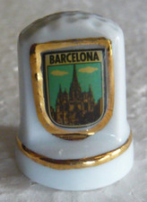 Dé à coudre de collection en porcelaine décoré de la Sagrada Familia à Barcelone