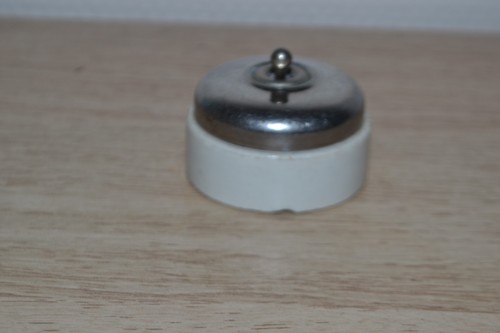 Ancien interrupteur applique