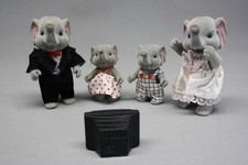 SYLVANIAN FAMILIES VINTAGE – LA FAMILLE ELEPHANTS REGARDE LA TV