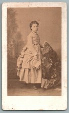 CDV 1870 Petite fille avec robe à tournure. Photo Pénabert . Girl w/bustle dress