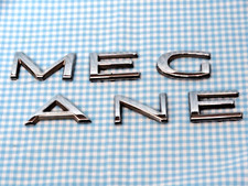 OCCASION MEGANE 4 IV logo sigle embleme lettre arriere rear badge RENAULT