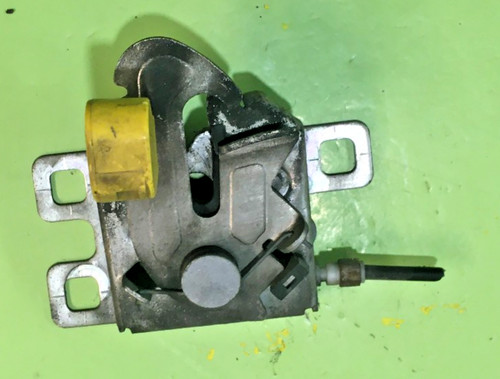 Serrure capot moteur - serrure,