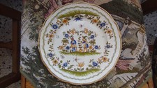 ASSIETTE DECORATION  VIEUX MOUSTIERS Reproduction du  18 ème siècle diam 26 cm
