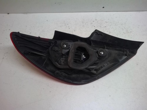 Feu arriere principal droit