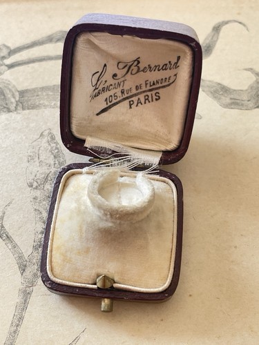 Ancien écrin pour - bague, en