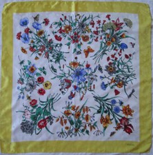-Superbe foulard GUCCI   soie