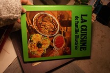 LA CUISINE DE FAMILLE ILLUSTREE - 300 RECETTES INDISPENSABLES. - COLLECTIF - ...