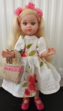 Poupée jamais joué Paola