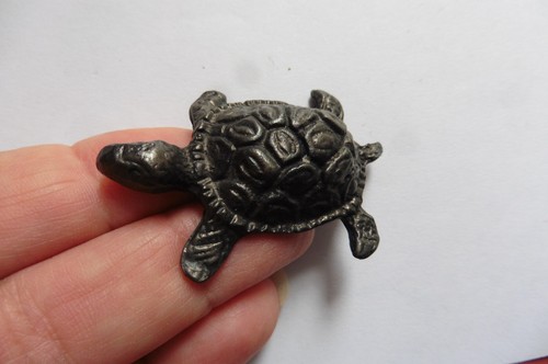 Petite tortue ancienne - , en