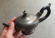 Lot Théière Et Lampe En Etain