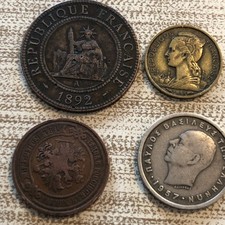 LOT DE QUATRE PIECES DE MONNAIE DIVERS