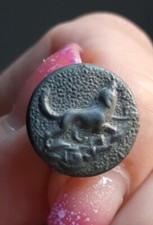 D10205 très ancien bouton de vénerie chasse loup renard chien 17mm