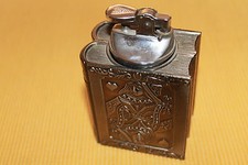 TRES JOLI BRIQUET DE SALON EN FORME DE LIVRE