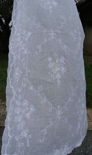 Trés beau  rideau  broderies style Cornely  sur voile coton  156 x 68
